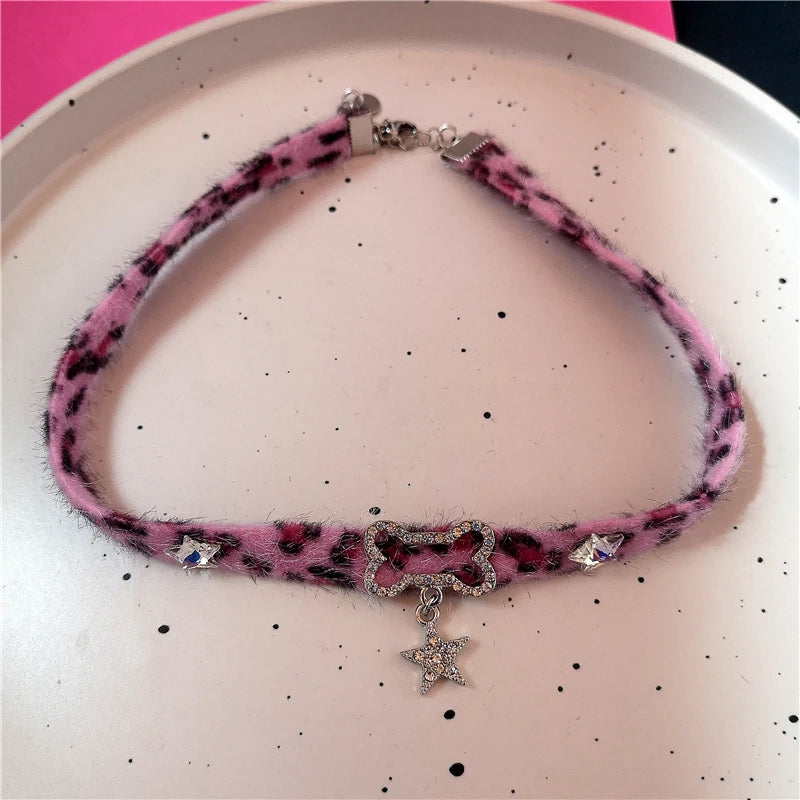 Choker de Leopardo con Hueso de Peluche – Collar Kawaii Therian Estilo Y2K