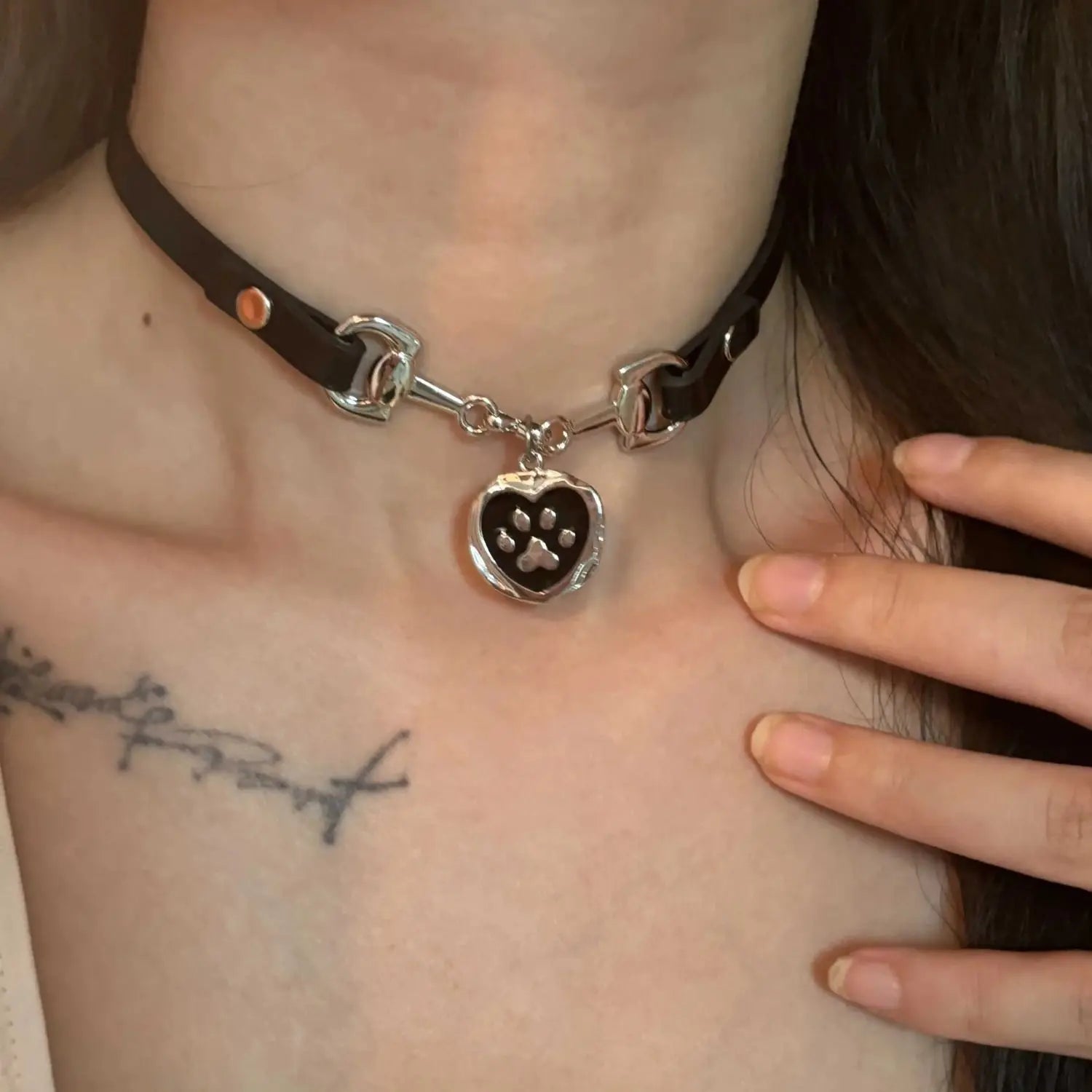 Choker de Leopardo con Hueso de Peluche – Collar Kawaii Y2K para Therian
