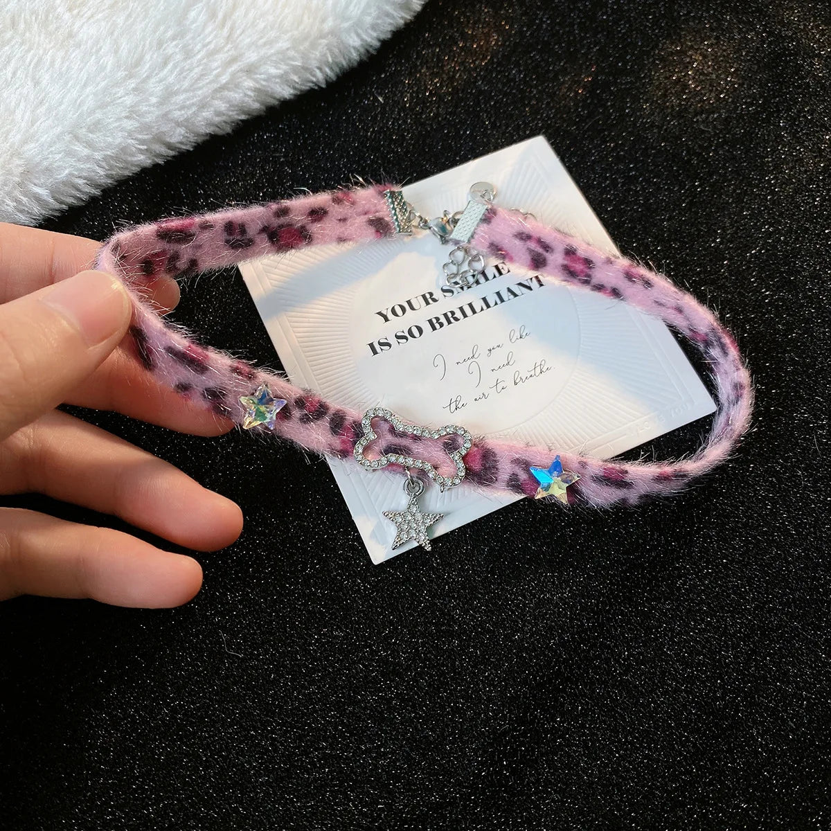 Choker de Leopardo con Hueso de Peluche – Collar Kawaii Y2K para Therian